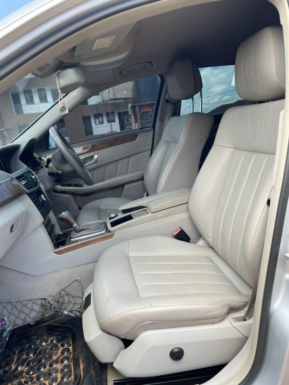 A picture of MERCEDES BENZ E200