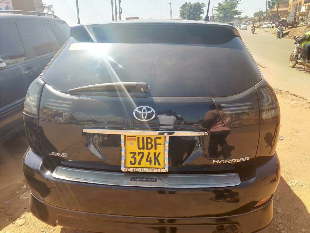A picture of Toyota harrier 3.0cc 20m quick sale