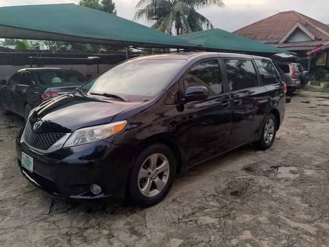 A picture of 2012 Toyota sienna