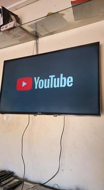 A picture of Hisense tv 43 smart vidaaa