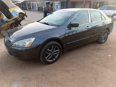 A picture of 2004 Honda Accord V4 Nearly used Baked on first body