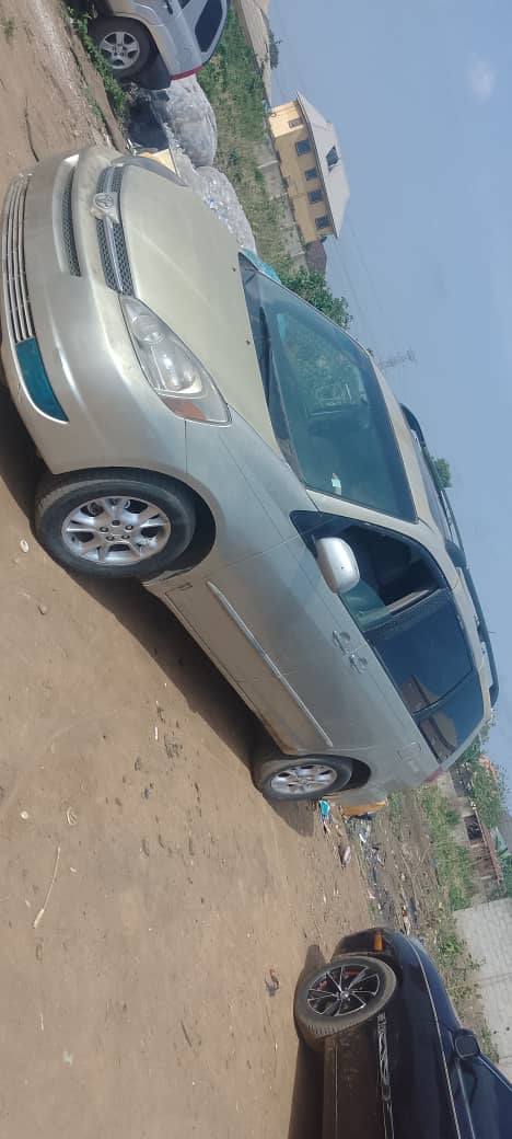 A picture of Awoooof Toyota sienna first body pan