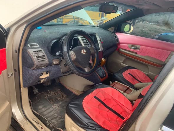 A picture of Lexus RX330 2004