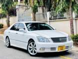 A picture of TOYOTA CROWN
