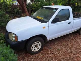 used nissan np300