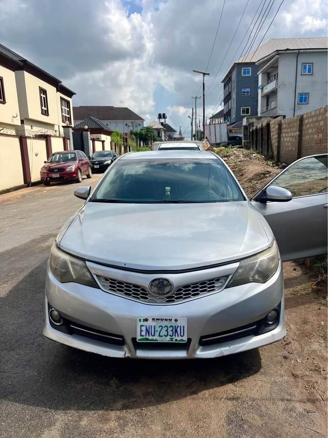 A picture of Toks standard 2013 Toyota Camry SE 2Ar