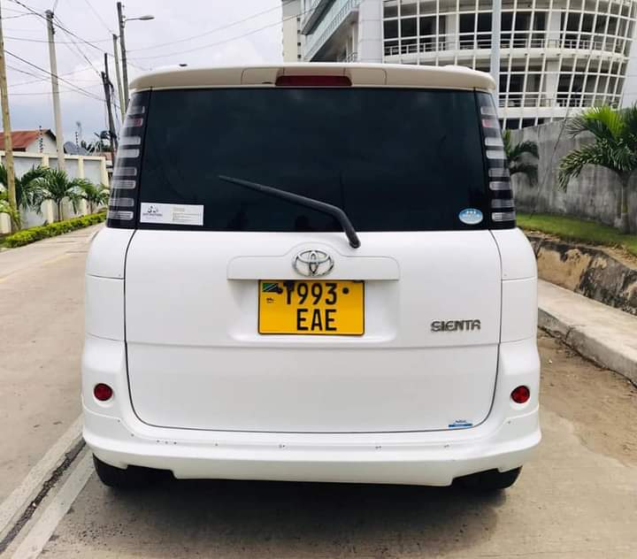 toyota sienta