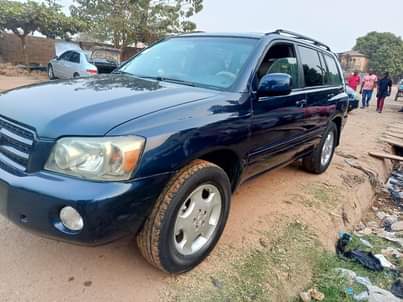 A picture of Neat 2005 Toyota Highlander v6