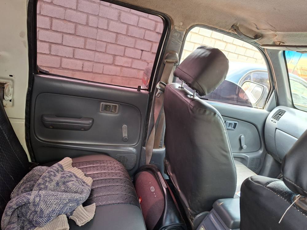 A picture of 4x4 hilux double cabin