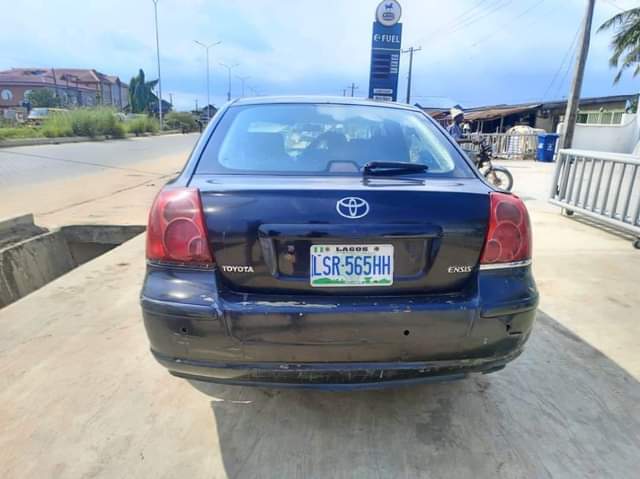 A picture of 2005 Toyota Avensis Lx
