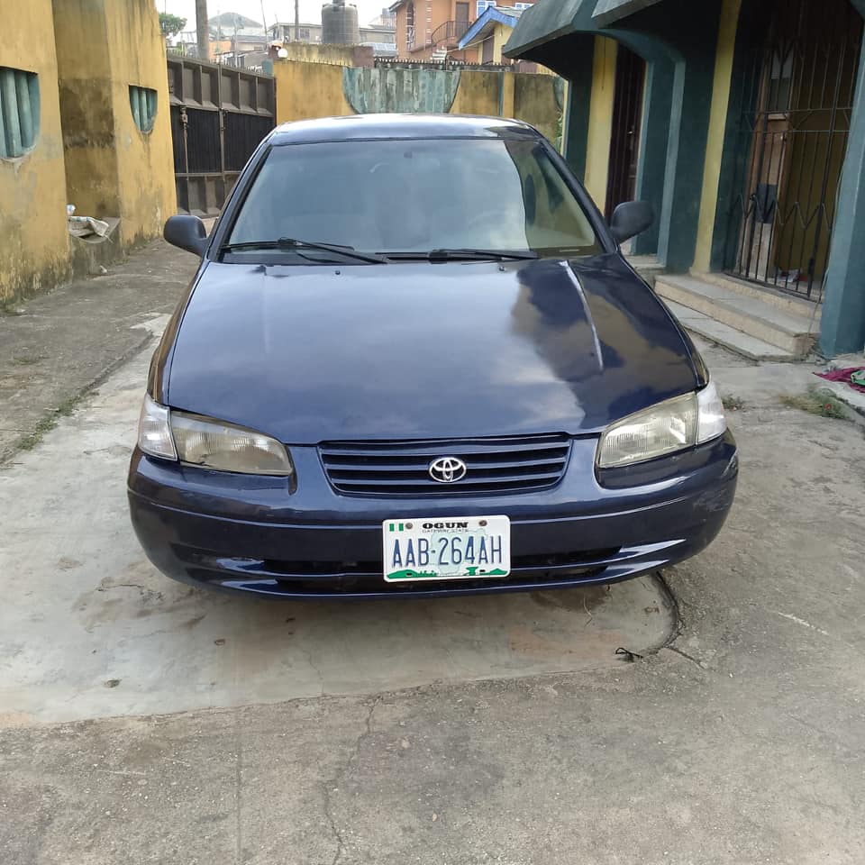 A picture of Toyota camry 1999
