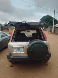 A picture of  first body Honda crv 1999 model