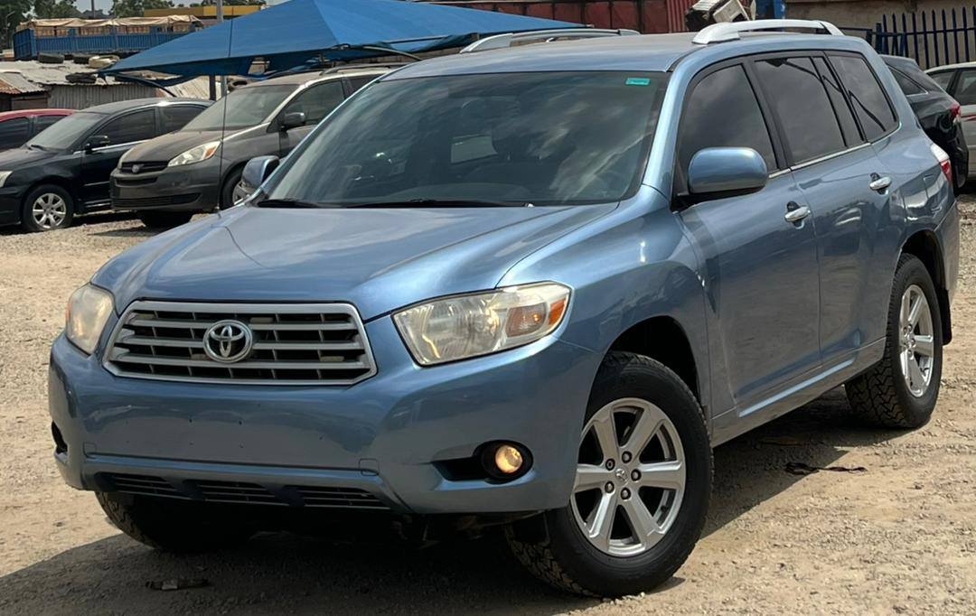A picture of  A super clean Nigerian used Toyota Higlander . 2008