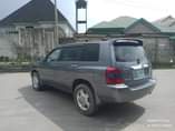 A picture of 2005 Toyota Highland limited edition 3 row seat first body