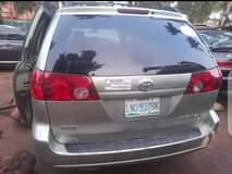 A picture of Toyota sienna 07
