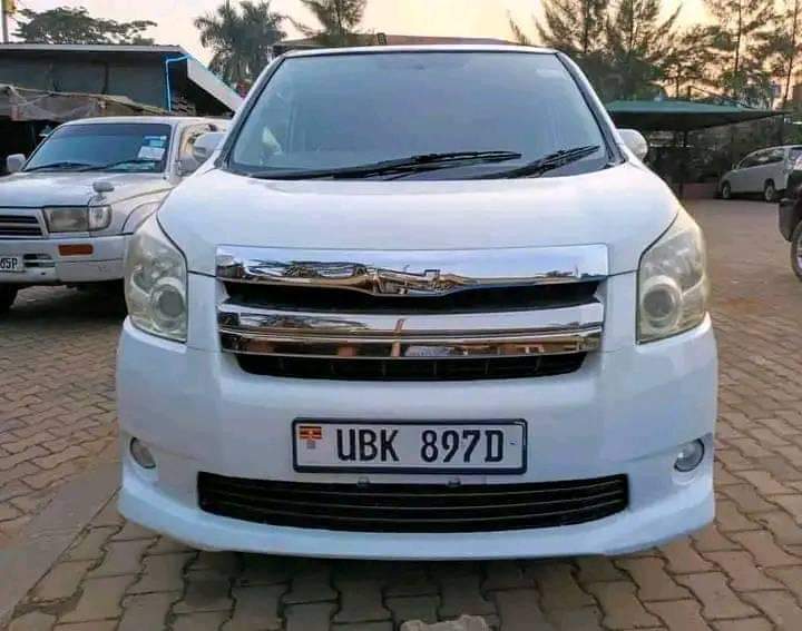 A picture of 2009 Toyota Toyota Noah 0702057335