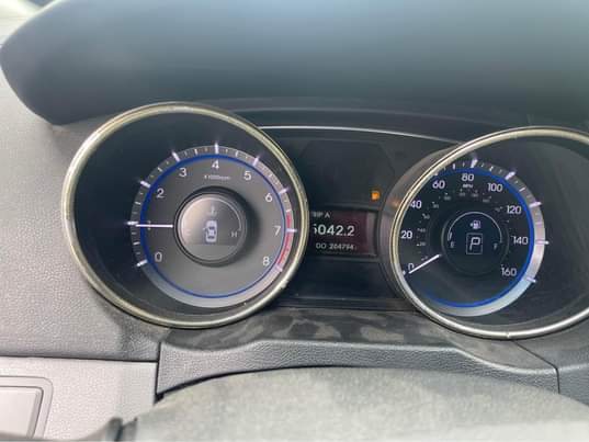 A picture of HYUNDiA SONATA 2012 Engine working perfectly Gear More