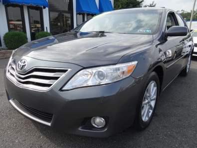 A picture of 2010 Toyota Camry XLE Automatic transmission Keyless entry Leather seat