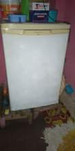 A picture of Nauza fridge la mlango mmoja linagandisha vzr bei 160 000