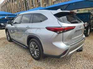 A picture of 2022 Toyota Highlander PLATINUM foreign price 71Million Location Abuja 08160229978