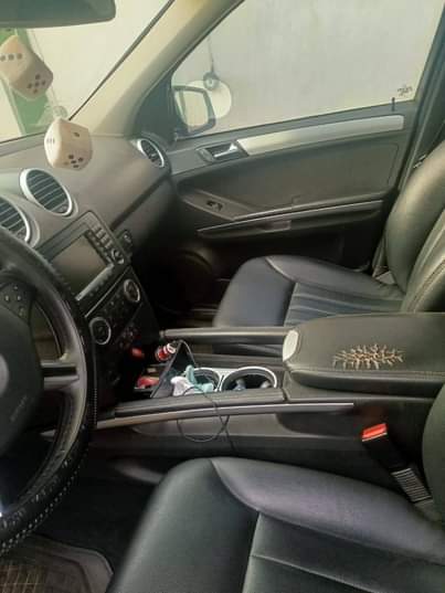 A picture of Mercedes Ml350 With Sound engine and gear actually chilling model