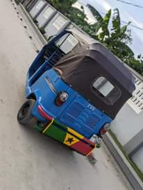 A picture of Simu ziite ma boss bajaji haina dalali ni Mali yangu