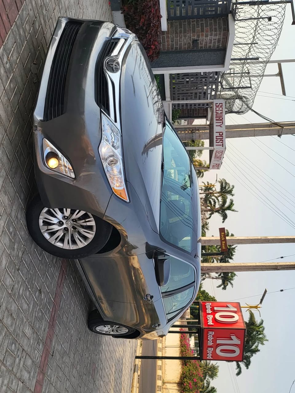 A picture of TOYOTA CAMRY LE