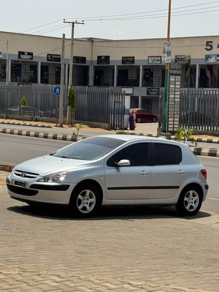 A picture of DIRECT BELGIUM PEUGEOT 307 NORMAL HAND AUTOMATIC TRANSMISSION FIRST BODY