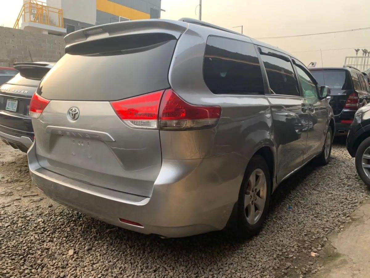 A picture of 2010 Toyota Sienna