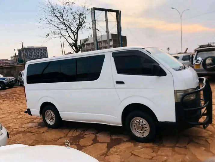 A picture of 2013 Toyota 2