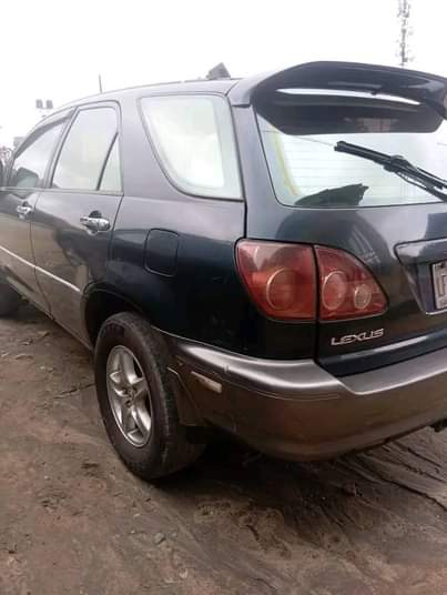 A picture of Rx 300 with silent Engine and smooth Gear transmission AC