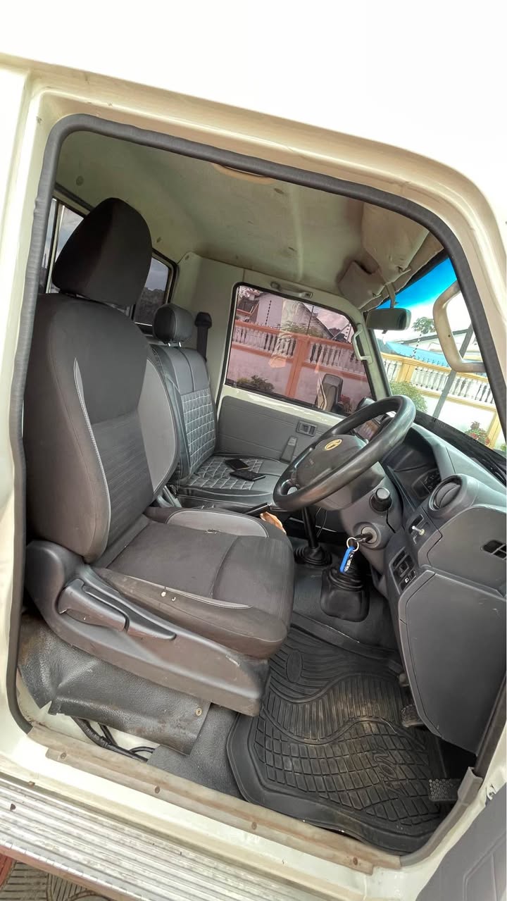 A picture of Land cruiser pick up Dashboard kubwa 1hz