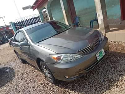 A picture of 2004 Toyota camry