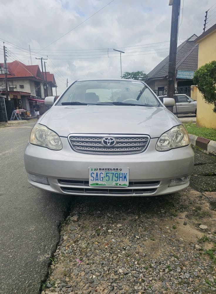 A picture of Belgium grade 2004 Toyota corolla First user First registration Sound