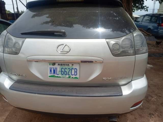 A picture of LEXUS RX330