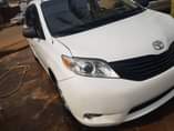 A picture of Toyota sienna 2010