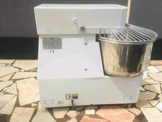 A picture of Nauza mashine mixer kwaajili ya bakery 0655993835