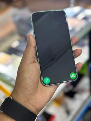 A picture of iPhone 11 64gb DM