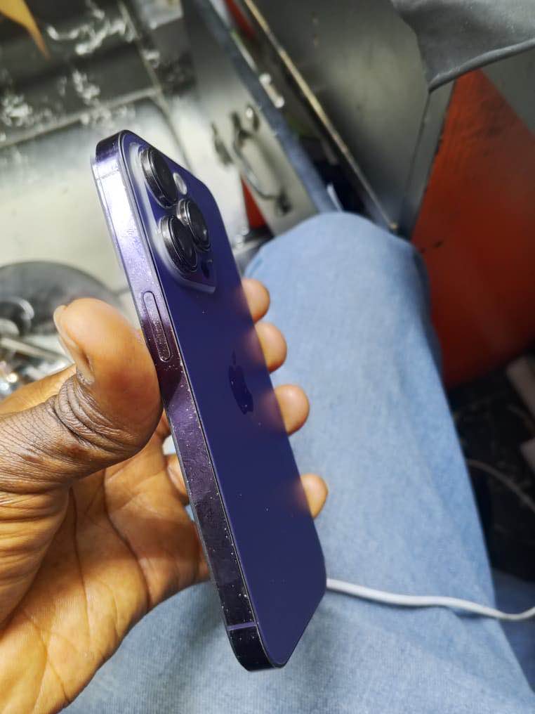 A picture of Clean iPhone 14pro swapping is allowed