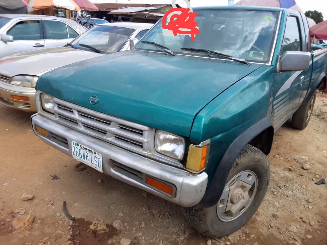 A picture of Nissan pickup