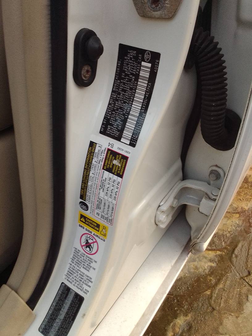 A picture of Toyota Avalon 09 tokunbo not registered last year entry everything
