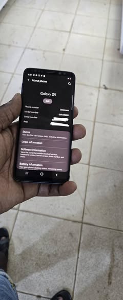 A picture of Samsung galaxy s9 64gb 4gbram clear cameras It has some