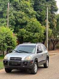 A picture of SUPER CLEAN USED HYUNDAI TUCSON 2006 MODEL V6 ENGINE 4