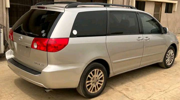 A picture of TOKUNBO Toyota Sienna