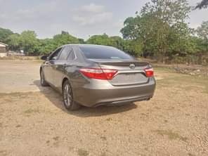A picture of 5 months used Toyota Camry 2016 with untampered engine gear