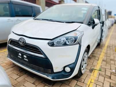 A picture of TOYOTA SIENTA