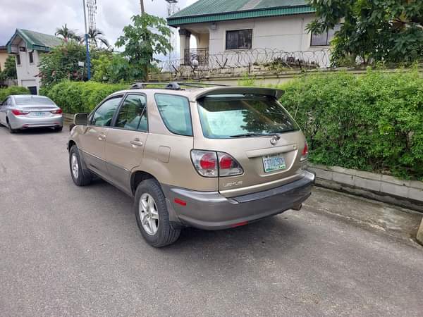 A picture of Straight 2002 model lexus RX300 FOR SALE very very sound
