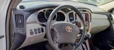 A picture of 2007 model Highlander for sale 3 seater buy and drive