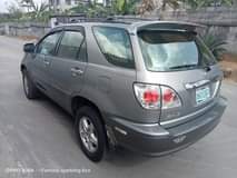 A picture of Lexus rx300 2000 model