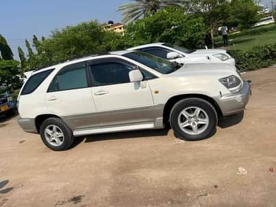 A picture of Toyota Harrier old mordel Inauzwa 7Mln Engine 1mz Njoo uikague